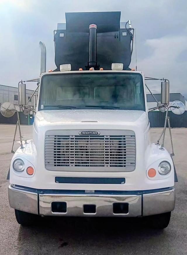 Image of Freightliner FL112 equipment image 3