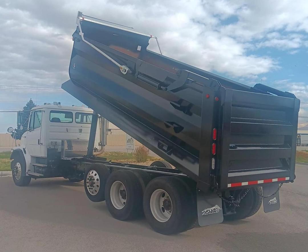 Image of Freightliner FL112 Primary image