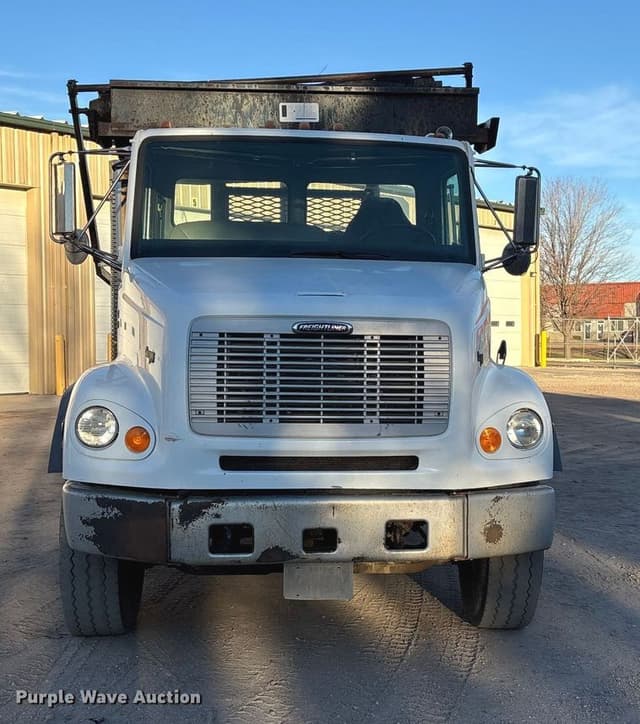 Image of Freightliner FL112 equipment image 1