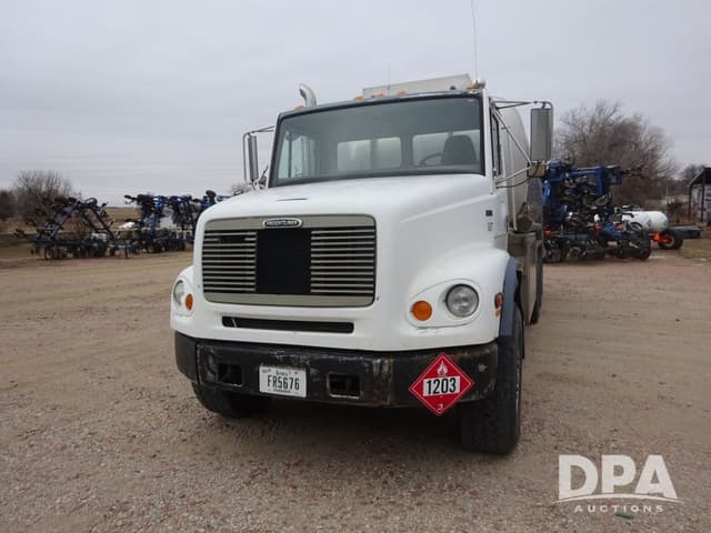 Image of Freightliner FL112 equipment image 4