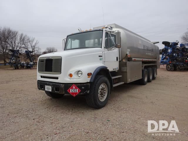 Image of Freightliner FL112 equipment image 2