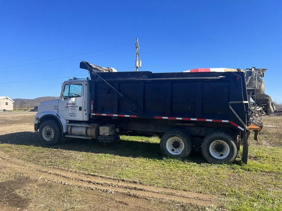 Image of Freightliner FL112SD Primary image