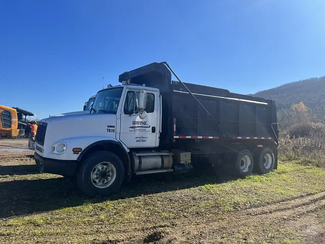 Image of Freightliner FL112SD equipment image 1