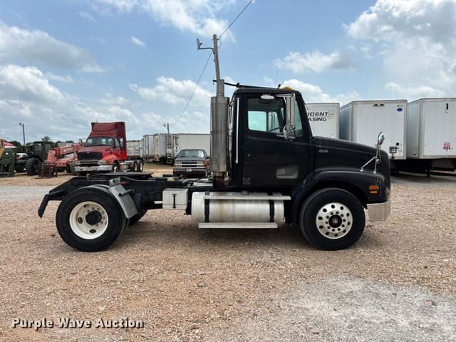 Image of Freightliner FL112 equipment image 3