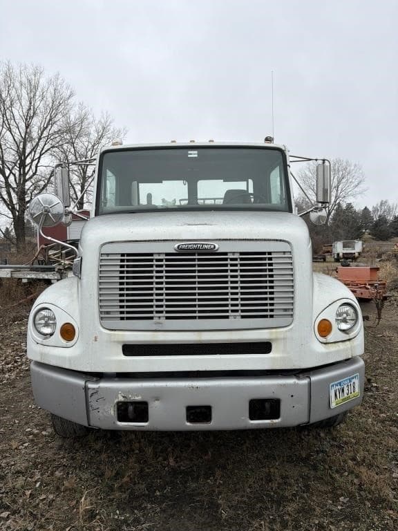 Image of Freightliner FL112 equipment image 2