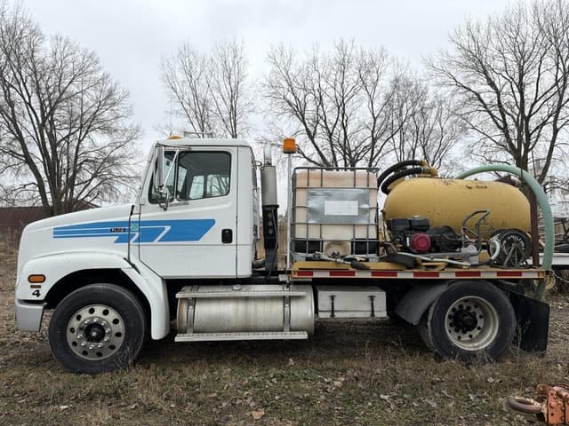 Image of Freightliner FL112 equipment image 3