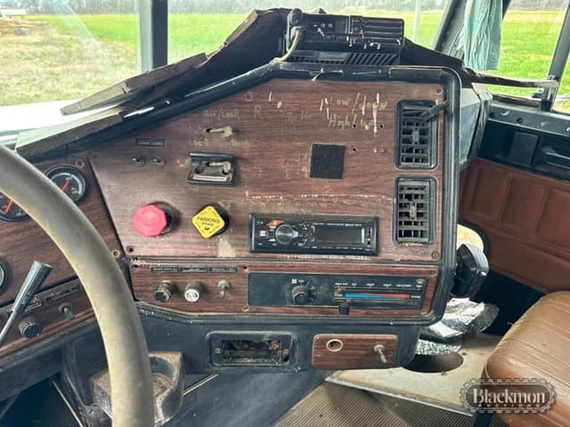 Image of Freightliner FL120 equipment image 2