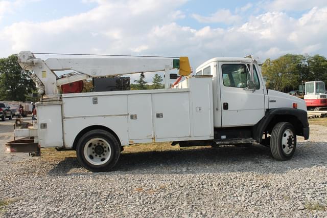 Image of Freightliner FL60 equipment image 4