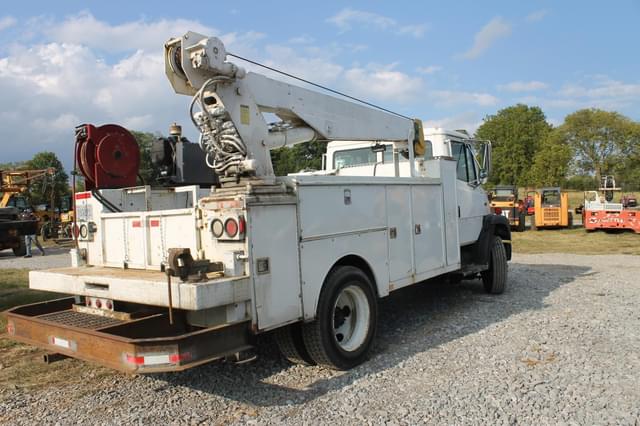 Image of Freightliner FL60 equipment image 3
