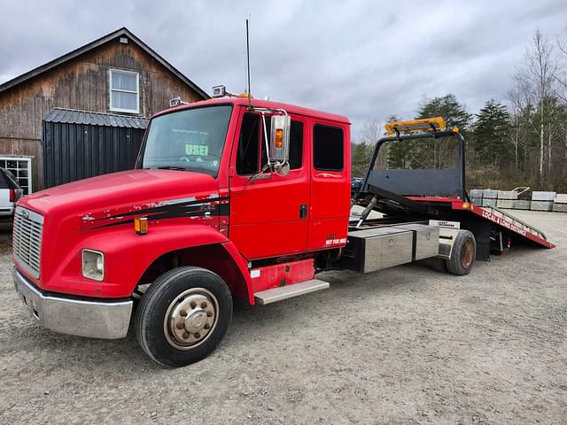 Image of Freightliner FL60 equipment image 2