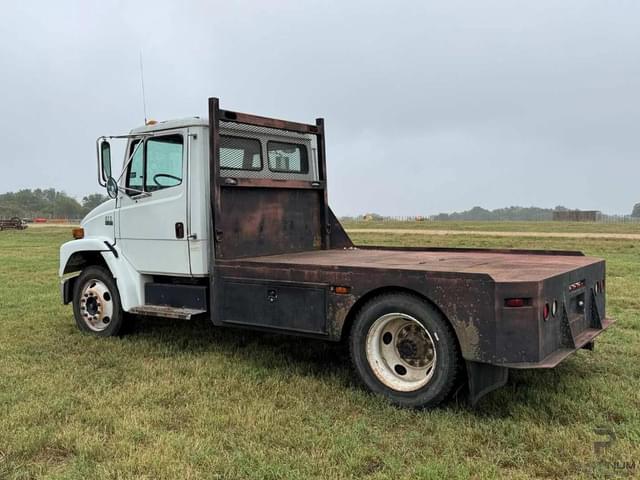 Image of Freightliner FL60 equipment image 3