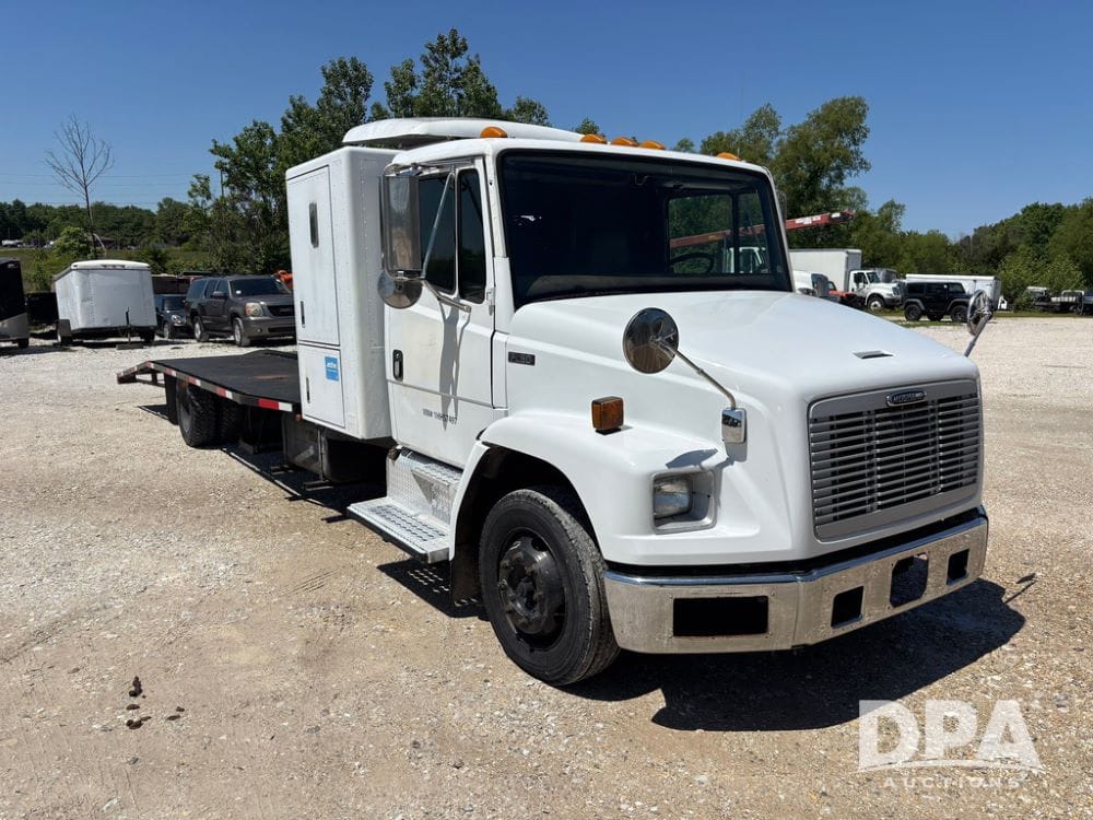 2001 Freightliner FL60 Equipment Image0