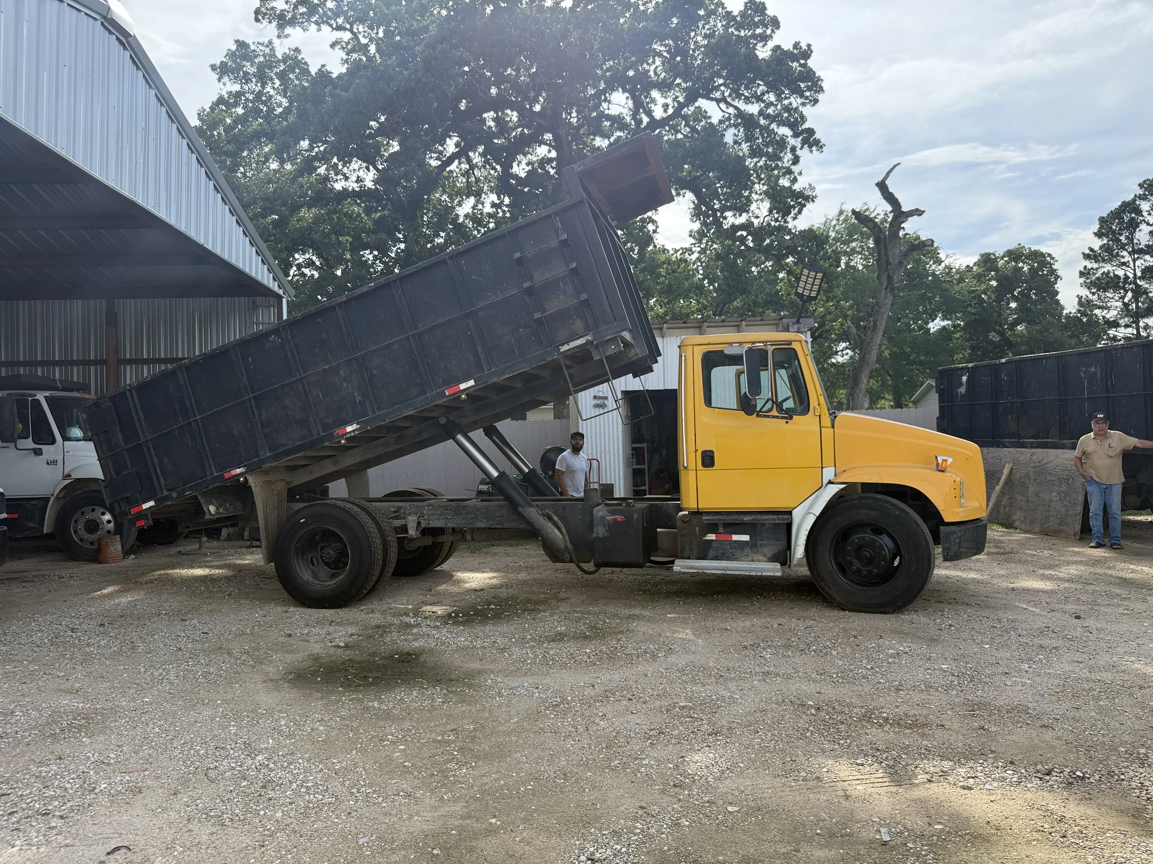 2001 Freightliner FL70 Equipment Image0