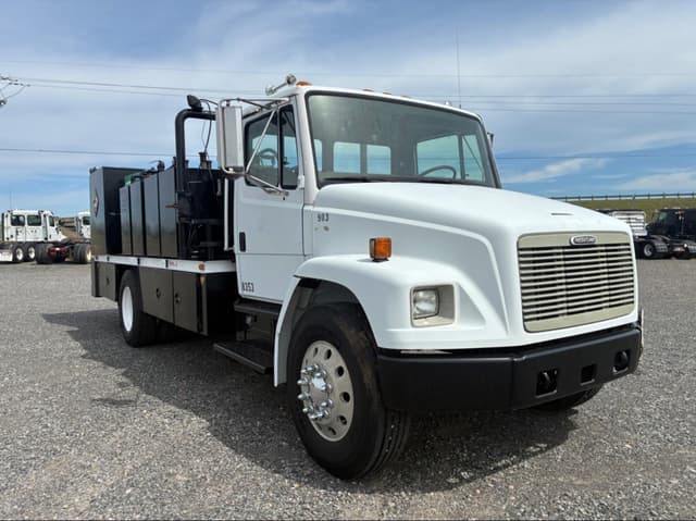 Image of Freightliner FL70 equipment image 2