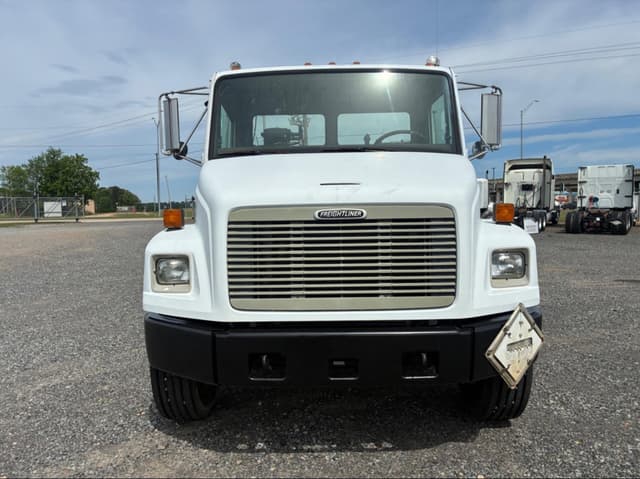 Image of Freightliner FL70 equipment image 1