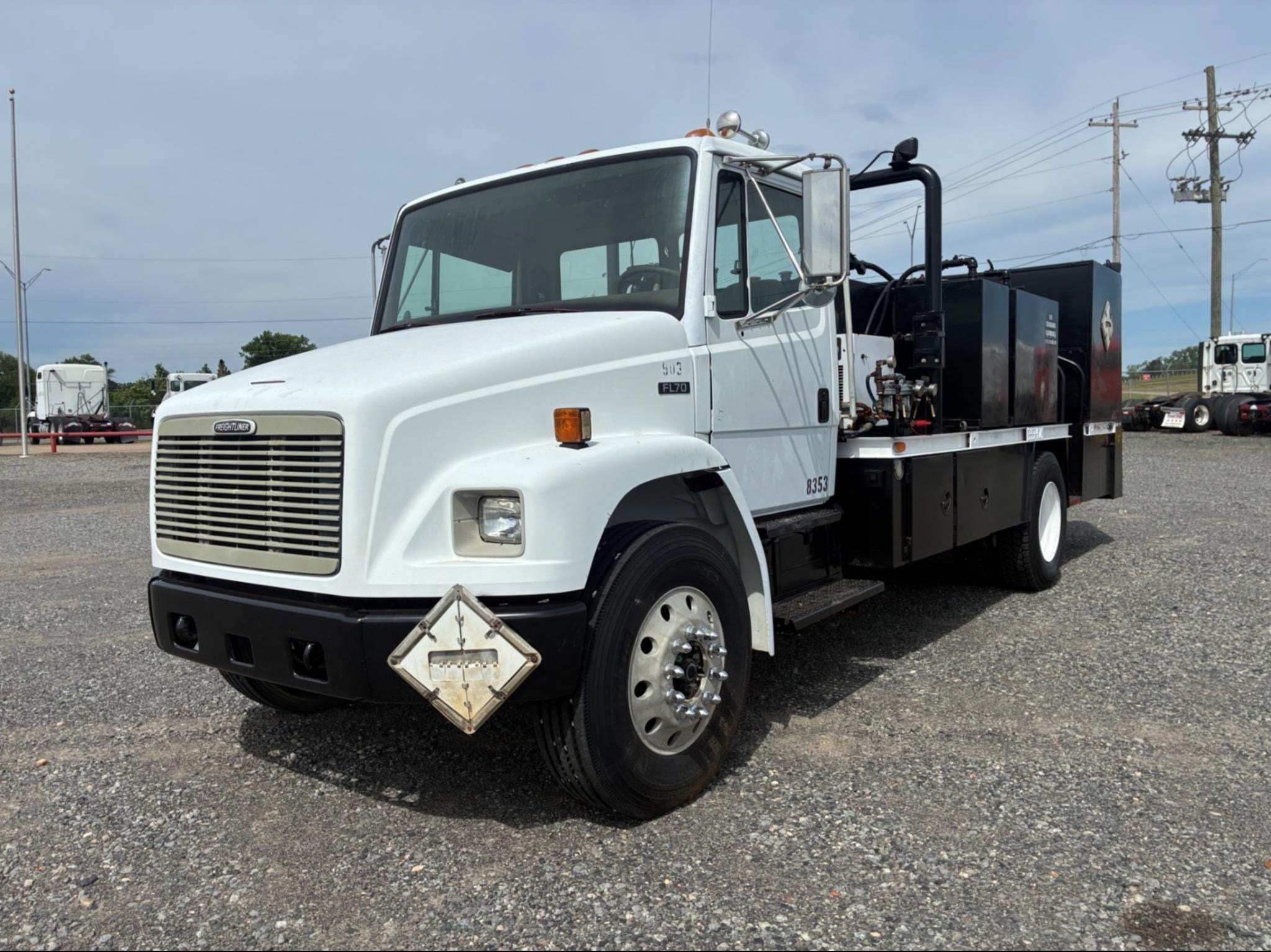 2001 Freightliner FL70 Equipment Image0