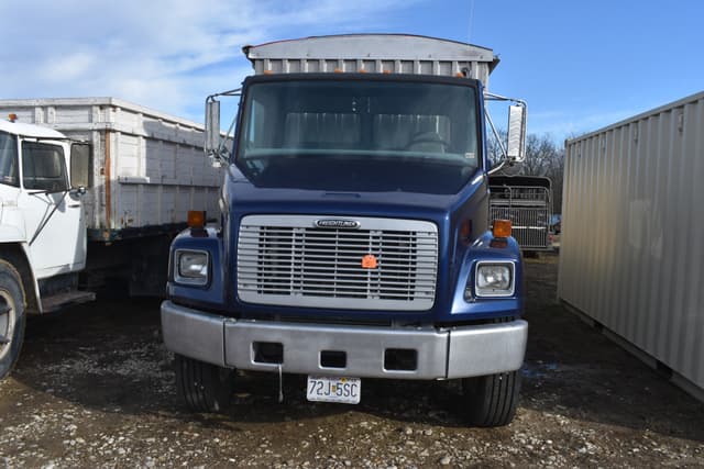 Image of Freightliner FL70 equipment image 1