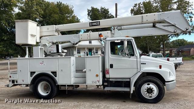 Image of Freightliner FL70 equipment image 3