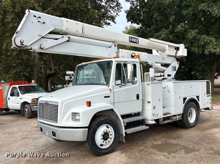 2001 Freightliner FL70 Equipment Image0