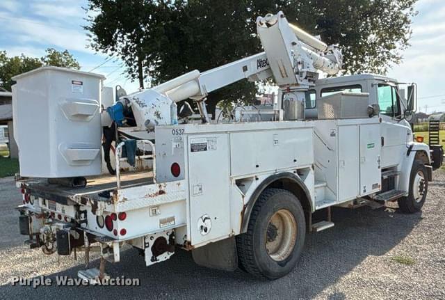 Image of Freightliner FL70 equipment image 4
