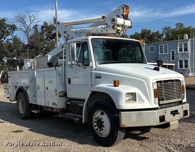 Image of Freightliner FL70 equipment image 2