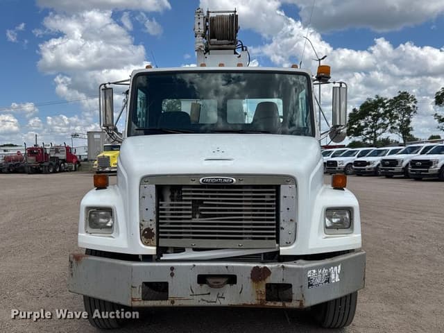 Image of Freightliner FL70 equipment image 1