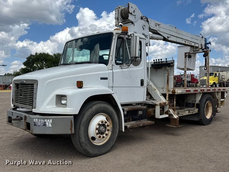 2001 Freightliner FL70 Equipment Image0
