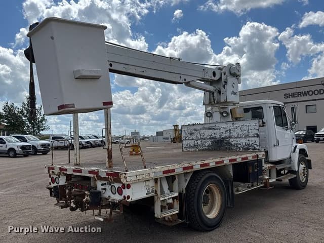 Image of Freightliner FL70 equipment image 4