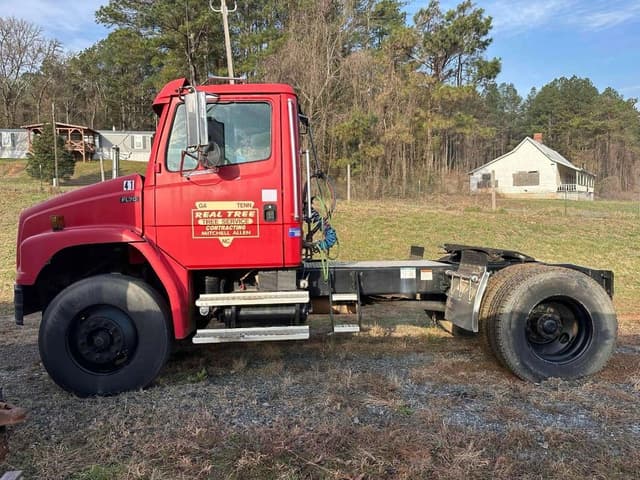 Image of Freightliner FL70 equipment image 1