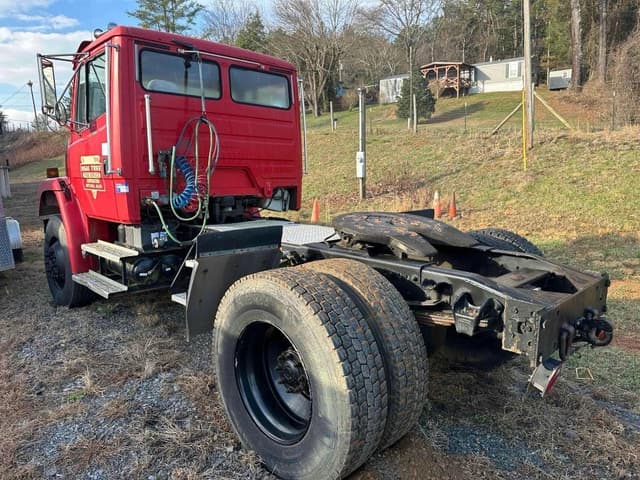 Image of Freightliner FL70 equipment image 2
