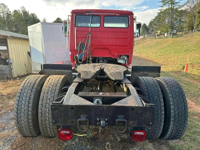 Image of Freightliner FL70 equipment image 3