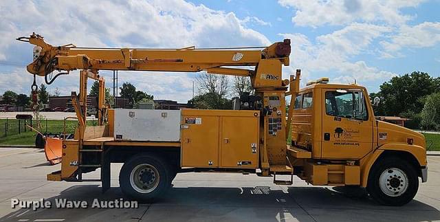 Image of Freightliner FL70 equipment image 3