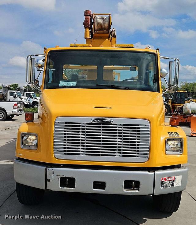 Image of Freightliner FL70 equipment image 1