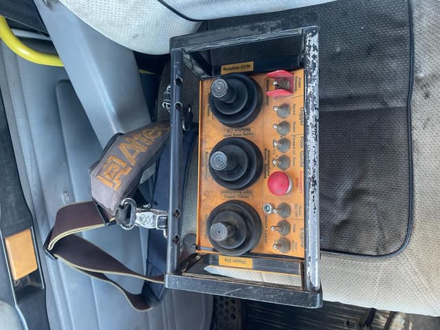 Image of Freightliner FL70 equipment image 4