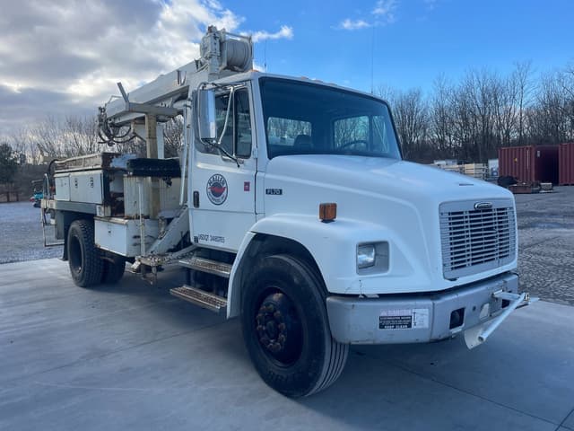 Image of Freightliner FL70 equipment image 1