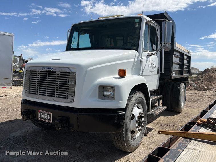 2001 Freightliner FL70 Equipment Image0