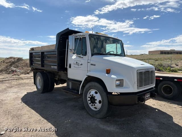 Image of Freightliner FL70 equipment image 2