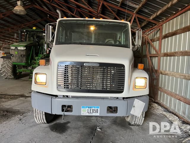 Image of Freightliner FL70 equipment image 1