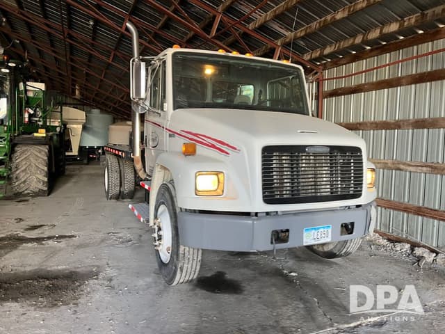 Image of Freightliner FL70 equipment image 2