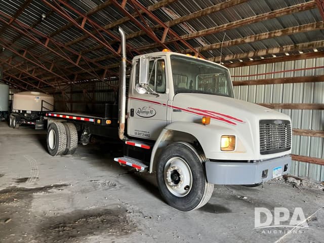 Image of Freightliner FL70 equipment image 3