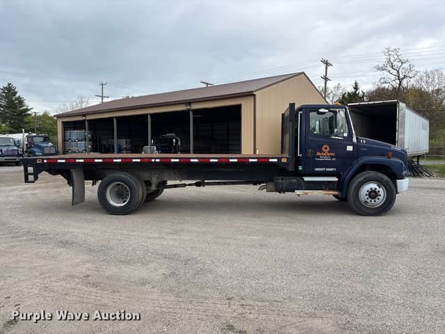 Image of Freightliner FL70 equipment image 3