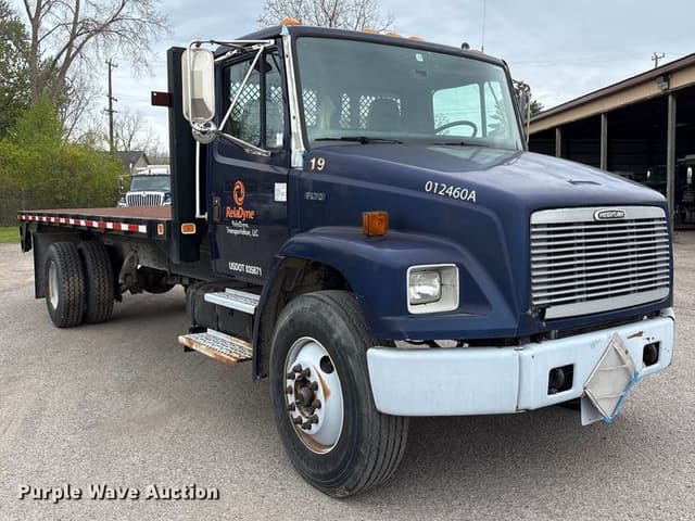 Image of Freightliner FL70 equipment image 2