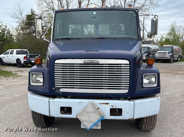 Image of Freightliner FL70 equipment image 1