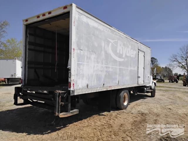 Image of Freightliner FL70 equipment image 4