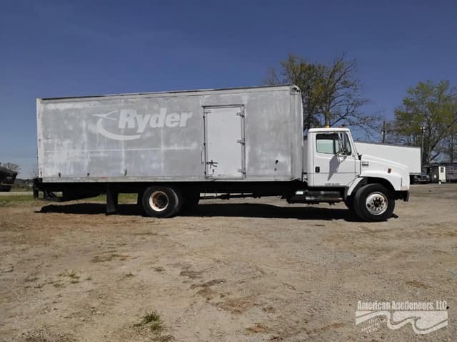 Image of Freightliner FL70 equipment image 3
