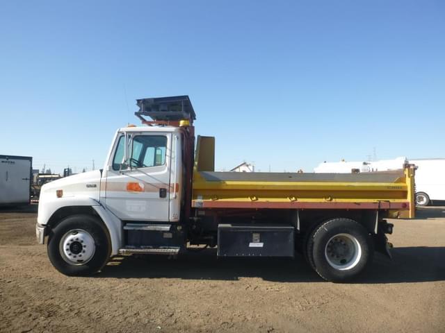 Image of Freightliner FL70 equipment image 4