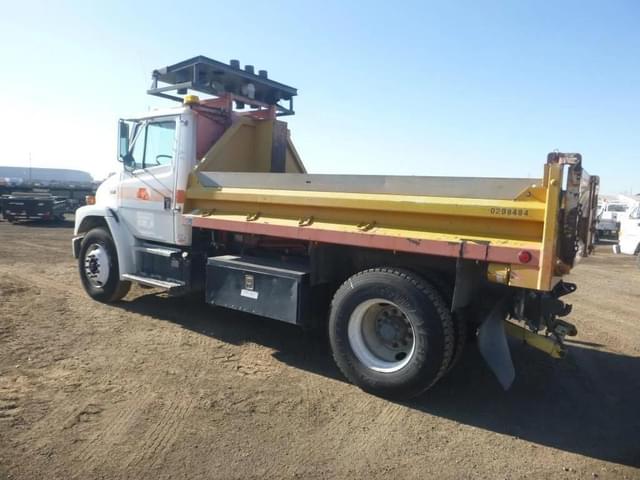 Image of Freightliner FL70 equipment image 3