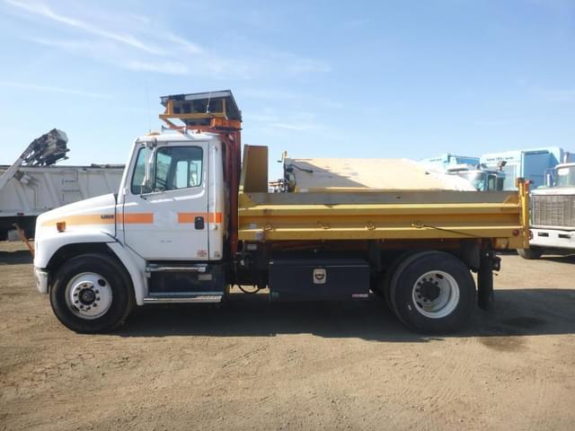 Image of Freightliner FL70 equipment image 4