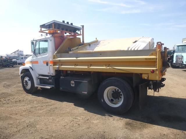 Image of Freightliner FL70 equipment image 3