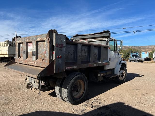 Image of Freightliner FL70 equipment image 2